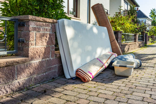 Best Construction Debris Removal  in St Ignace, MI